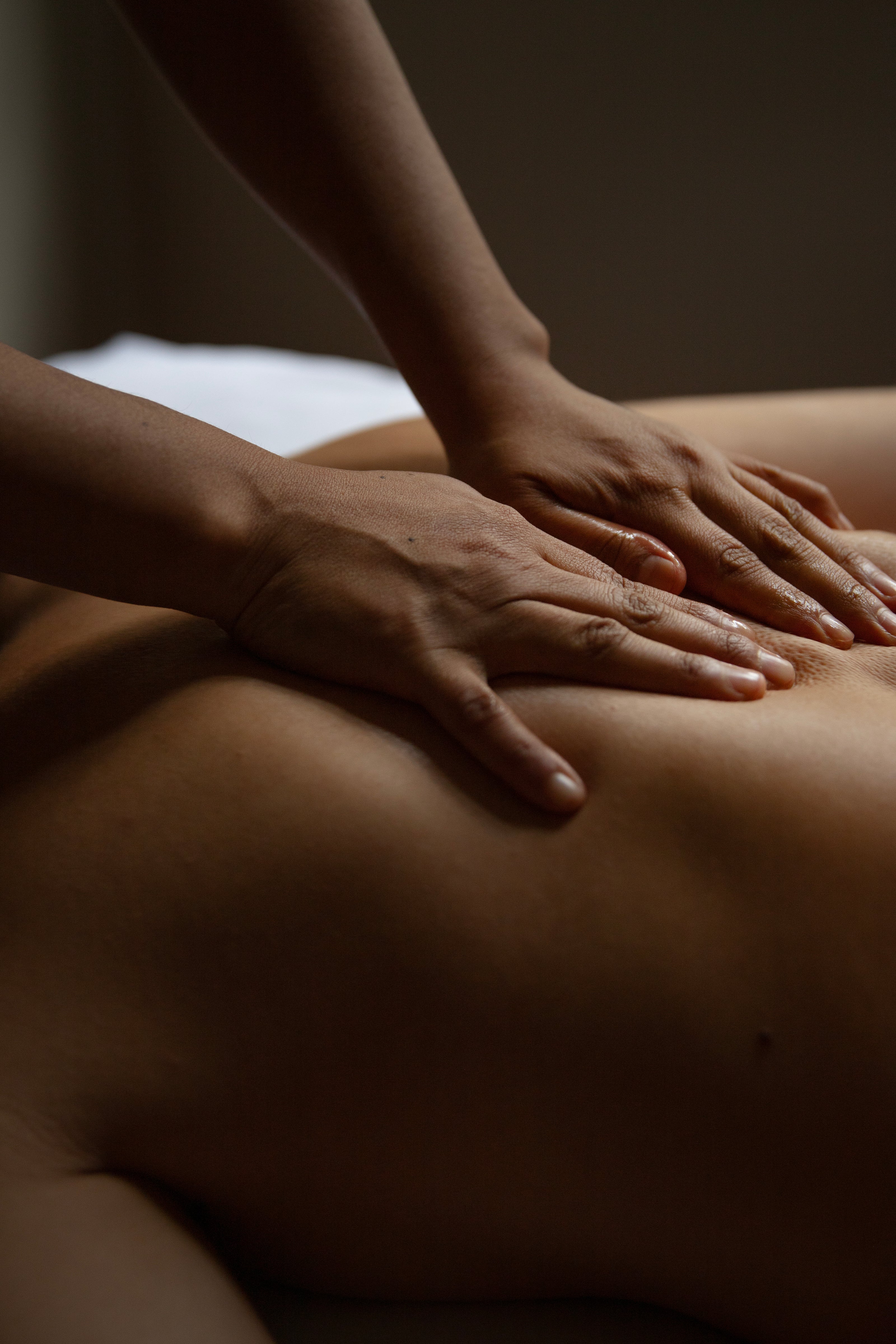 Productos para spa : masaje corporal con aceite para masaje
